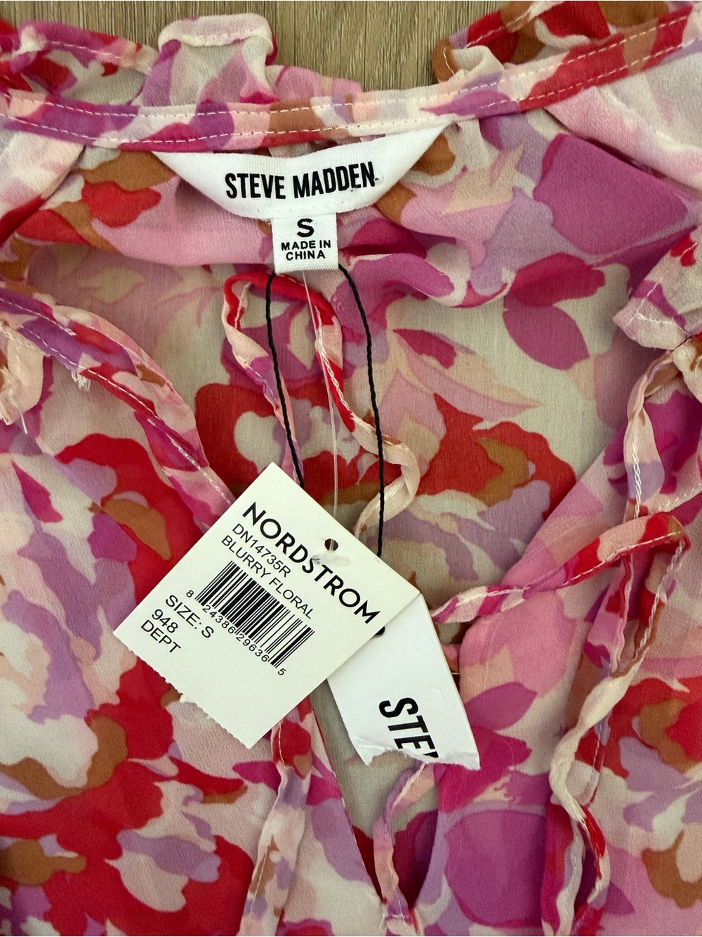STEVE MADDEN Blurry Floral Ruffle Top NWT - Picture 6 of 7
